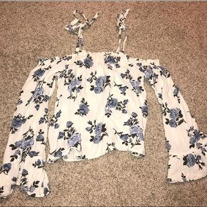 AMERICAN EAGLE off the shoulder blouse
